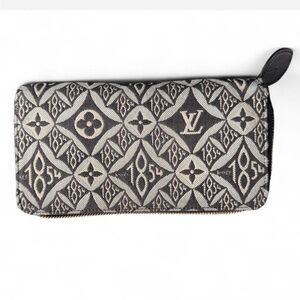 LV Since 1854 Zippy Wallet – Gray